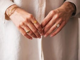 How to Wear Rings on Multiple Fingers